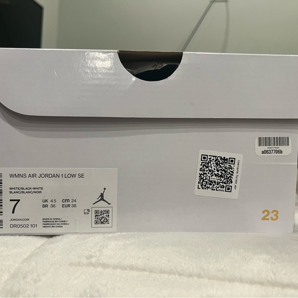 Jordan Low SE - Picture 4 of 4